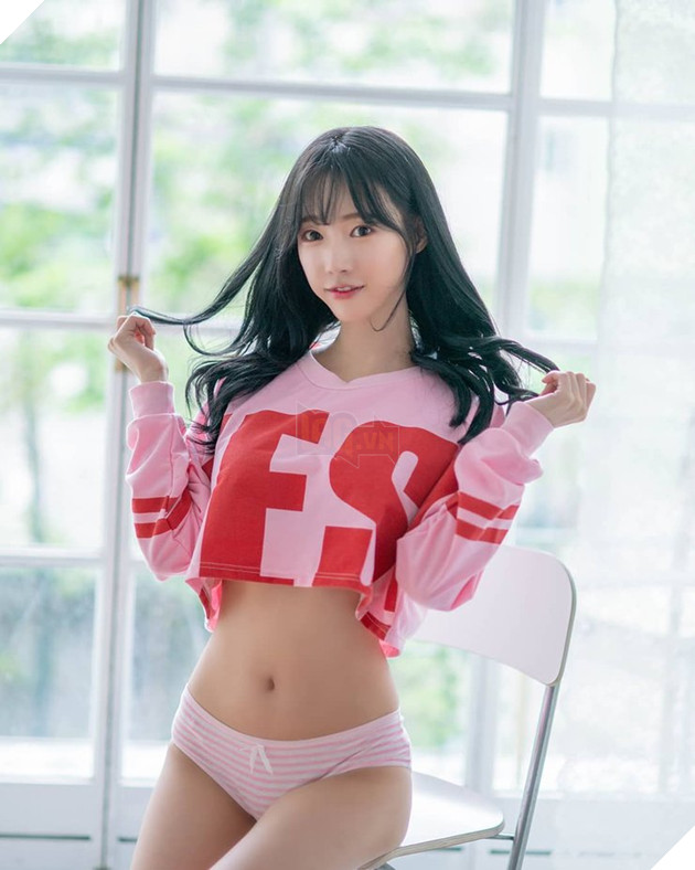 Streamer sexy với vòng 1 khủng với nội dung không đặc sắc nhưng vẫn kiếm 4 tỷ VNĐ một tháng 7