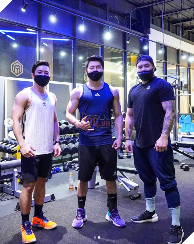 Ngôi sao Shang-Chi - Simu Liu khoe vóc dáng cực nóng bỏng 2