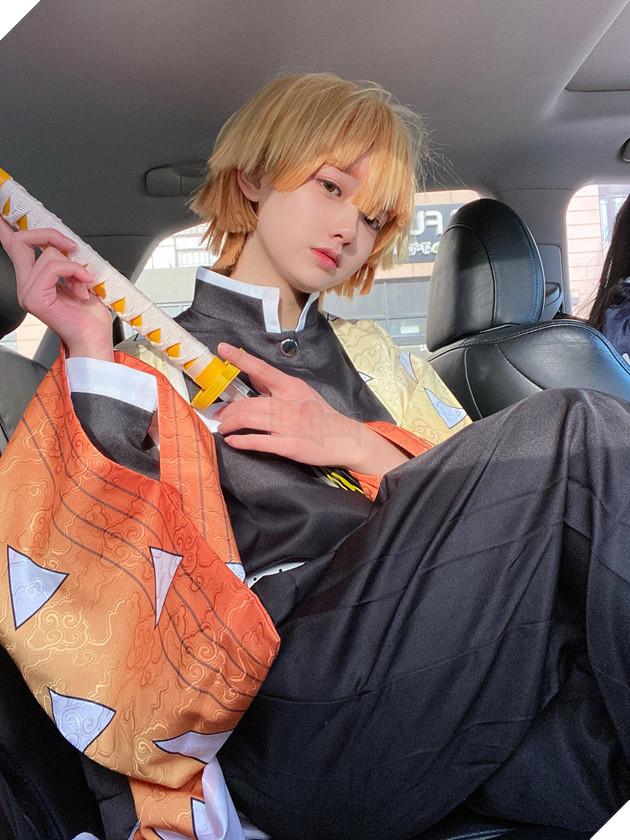 Chết cười! Nữ coser đáng yêu nhất cosplay Zenitsu Kimetsu No Yaiba và cái kết ngáo không tả! 5