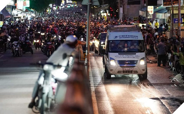 Đau xé lòng trước quang cảnh đưa thi hài cố nghệ sĩ Chí Tài về Mỹ