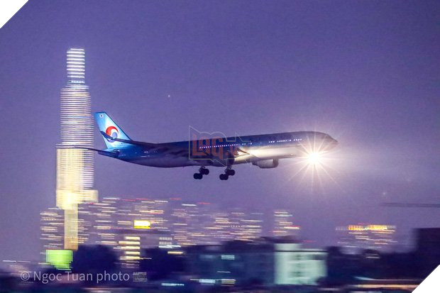 Hơn 50.000 người dõi theo chuyến bay đoàn tụ của cố nghệ sĩ Chí Tài và Bé Heo 