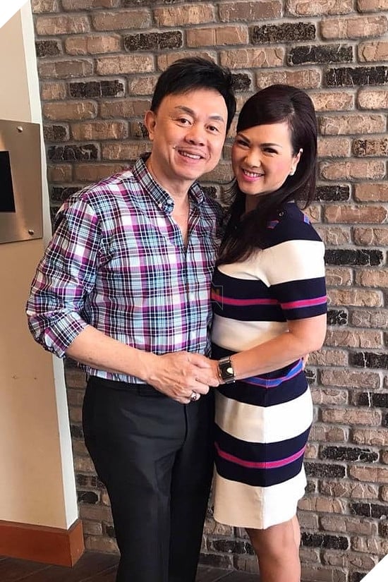 Điều khiến Chí Tài phần nào an lòng là bà xã không trách cứ ông đam mê nghệ thuật mà quên mất chuyện con cái. Ngược lại, Phương Loan phần nào có quan điểm giống chồng. Cả hai quan niệm quan trọng họ tận hưởng bình yên, sống vui vẻ trong từng khoảnh khắc bên nhau.