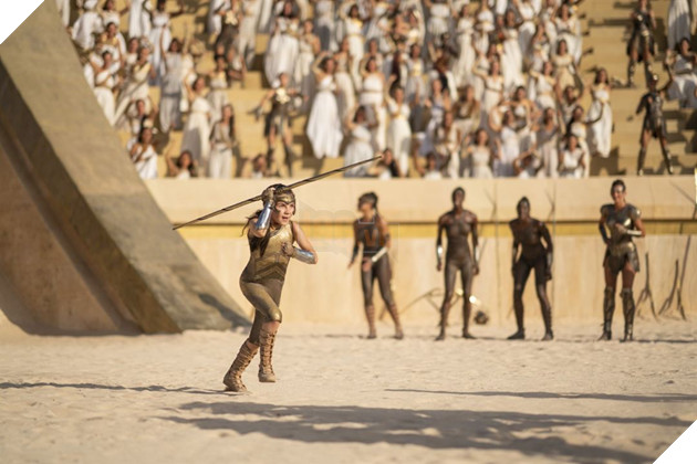 Hé lộ lai lịch đáng ngưỡng mộ của Wonder Woman nhí Lilly Aspell 4