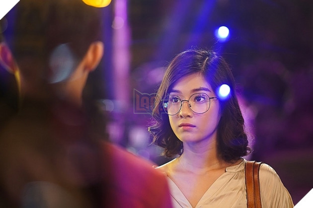 Review Người cần quên phải nhớ : Bản tình ca đa sắc của phòng vé mùa Giáng sinh 6