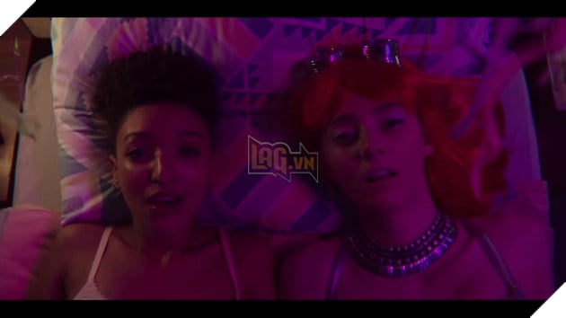 Những cảnh nóng táo bạo nhất màn ảnh năm 2020 P1  6