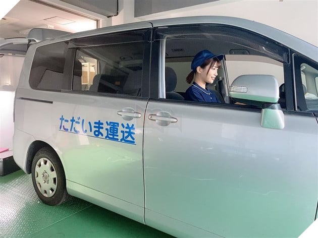 Vào vai nhân viên giao hàng, nữ diễn viên JAV không mang quần khiến cộng đồng mạng xịt máu mũi  2