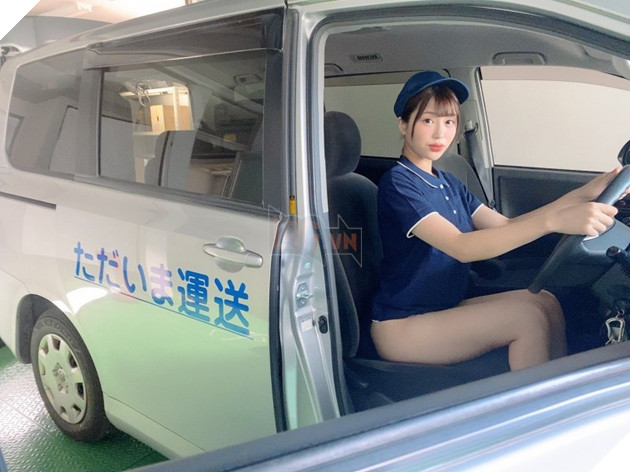 Vào vai nhân viên giao hàng, nữ diễn viên JAV không mang quần khiến cộng đồng mạng xịt máu mũi  3