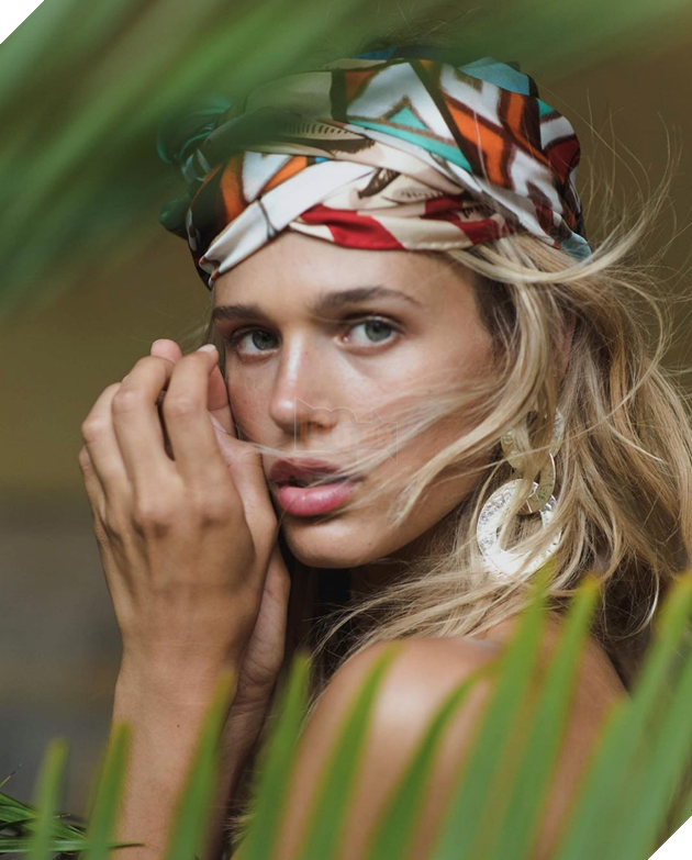 Hậu chia tay cô nàng nổi loạn Miley Cyrus, Cody Simpson tình tứ bên tình mới nóng bỏng 5