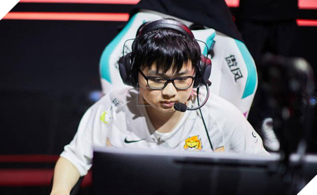 Nam Blue bất ngờ vượt mặt ADC để vươn lên top 1, SofM vẫn tiếp tục tuột hạng tại WeChoice Award 2020