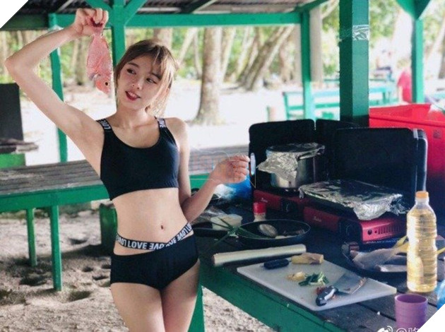  Đu đưa quá trớn trên livestream, nữ Streamer vô tình để lộ ngực và bị cấm kênh ngay sau đó 6