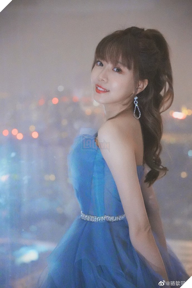  Đu đưa quá trớn trên livestream, nữ Streamer vô tình để lộ ngực và bị cấm kênh ngay sau đó 7