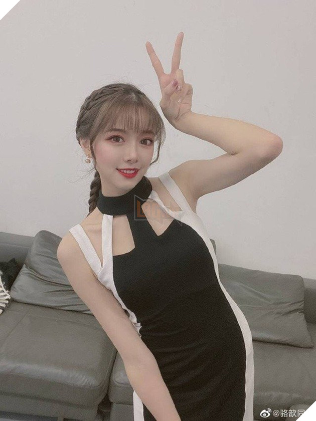  Đu đưa quá trớn trên livestream, nữ Streamer vô tình để lộ ngực và bị cấm kênh ngay sau đó 8