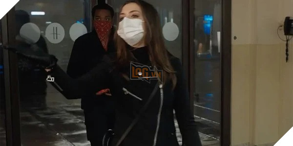 Hết làm phù thủy, mỹ nhân Anne Hathaway hóa kẻ trộm đá quý trong phim mới 3