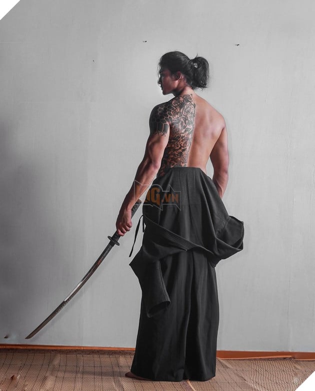 Nam người mẫu Myanmar xuống tóc tham dự khoá tu vẫn khiến chị em rụng trứng  2