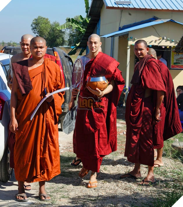 Nam người mẫu Myanmar xuống tóc tham dự khoá tu vẫn khiến chị em rụng trứng  11