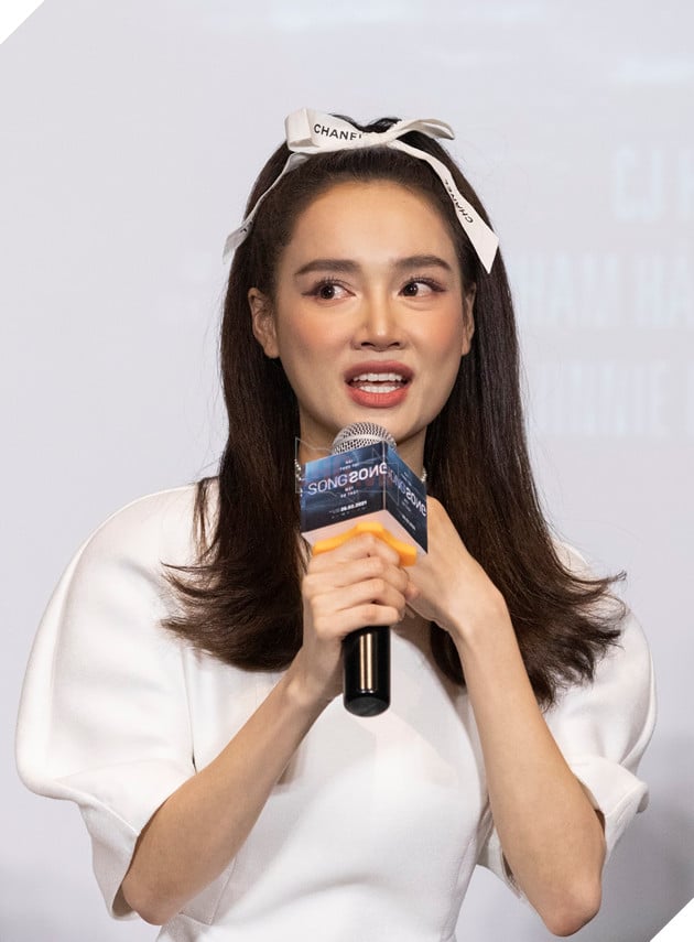 Bất ngờ bật khóc tại showcase Song Song vì đến trễ hơn 1 tiếng, Nhã Phương khiến truyền thông ngỡ ngàng 6