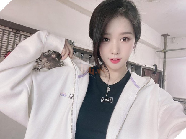 Bật khóc trên stream, YouTuber xinh như thiên thần tiết lộ mong muốn có một mối tình thật sự  2