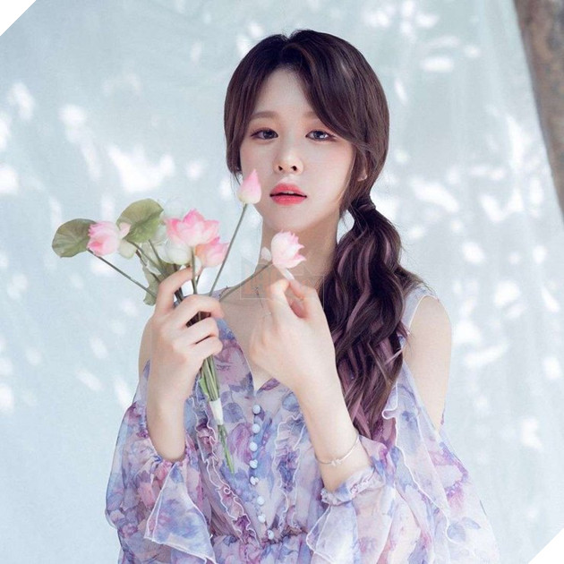 Bật khóc trên stream, YouTuber xinh như thiên thần tiết lộ mong muốn có một mối tình thật sự  7