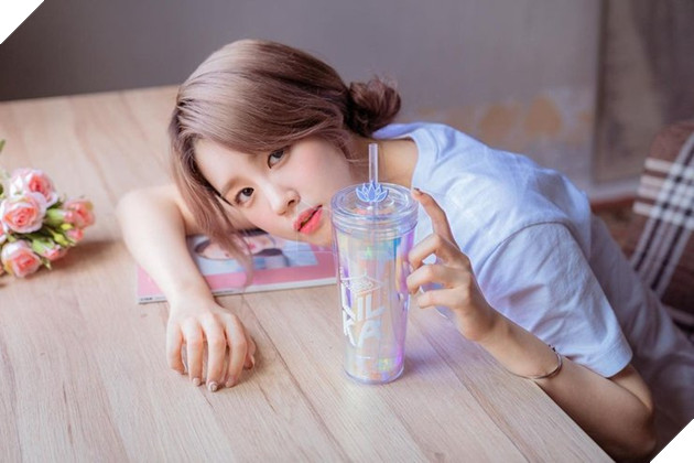 Bật khóc trên stream, YouTuber xinh như thiên thần tiết lộ mong muốn có một mối tình thật sự  9