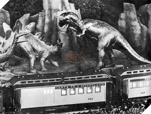 Những luật ngầm sởn gai ốc tại thiên đường Disney Land có thể bạn chưa biết