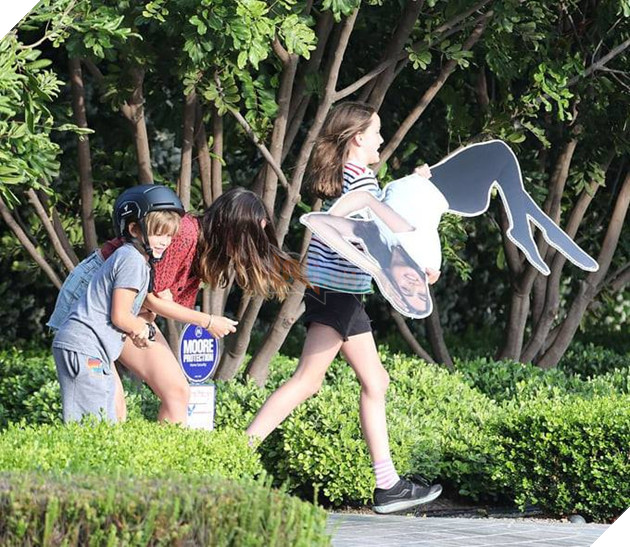 Ben Affleck thẳng tay vứt ảnh người yêu vào thùng rác hậu chia tay 2