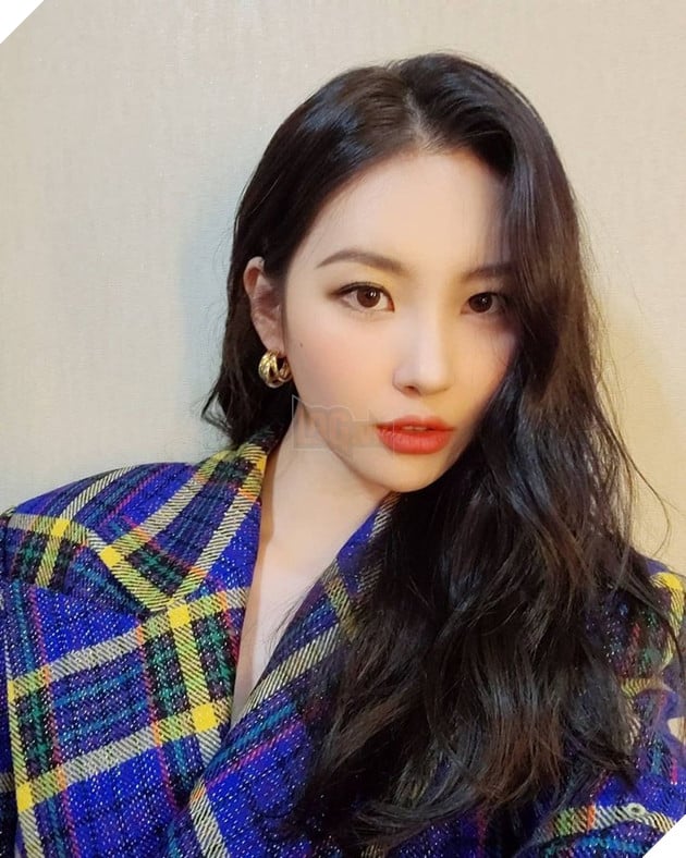 Nhà vô địch thế giới Liên minh huyền thoại đã ngượng ngạo khi gặp nữ idol K-pop sexy  9