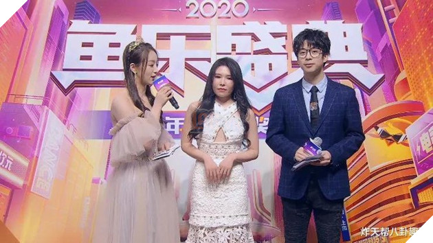  Để mặt mộc đến đêm trao giải, nữ streamer sexy khiến người fan ngỡ ngàng vì không nhận ra idol của mình  3