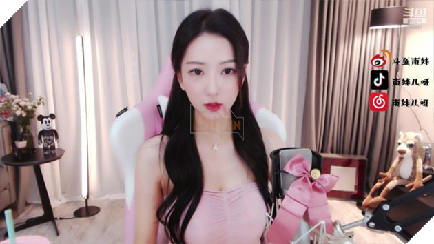 Sexy Dance Streamer đề nghị fan chi 2.000 nhân dân tệ ~ 7 triệu VNĐ để thêm bạn bè