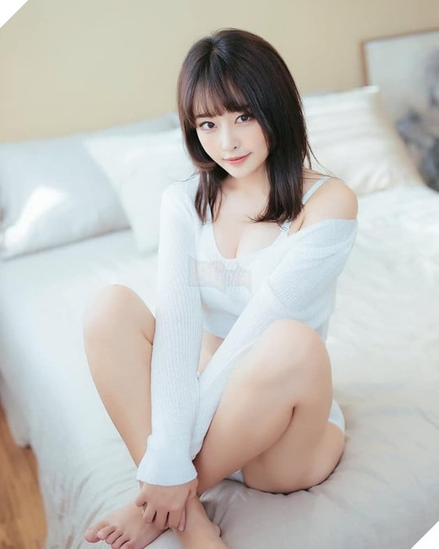 Nữ streamer buồn tình gữi video nhạy cảm cho bạn trai cũ khi đang phát trực tiếp