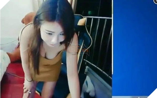 Cảnh nóng của nữ streamer Trung Quốc bị fan hâm mộ ghi lại khi cô quên tắt camera