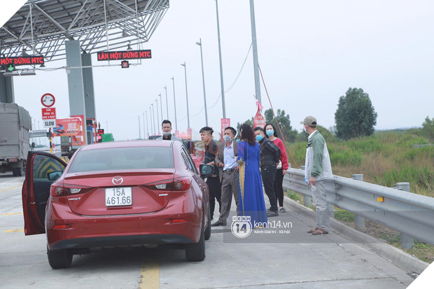 Đúng phút 89 nhà trai đành bất lực quay về, không thể vào Quảng Ninh đón dâu do dịch Covid-19 - Ảnh 2.