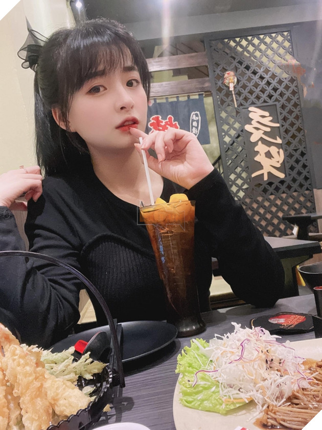 meo 2k4 la ai? nu streamer lien quan cua V Gaming