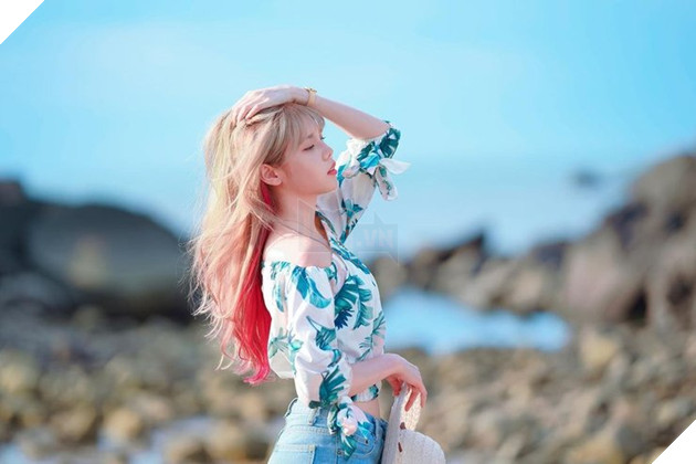 Nữ streamer lộ cảnh nóng khi live stream bán quần áo, khiến người xem choáng váng 5