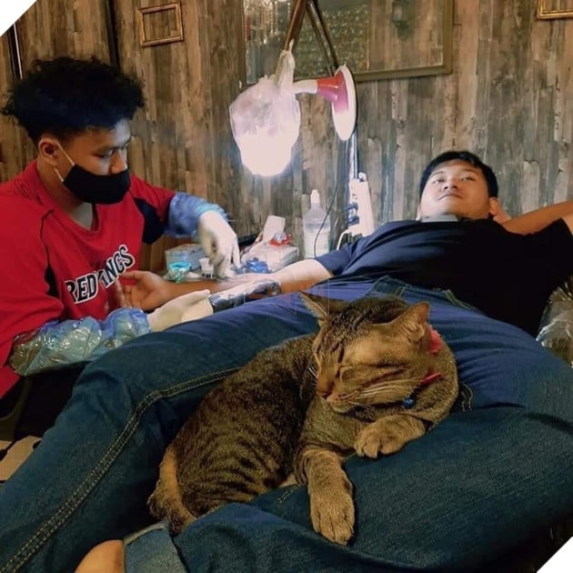 Karaoke tay vịn xưa rồi, bây giờ phải chơi cả tha thu tay vịn mới ngầu