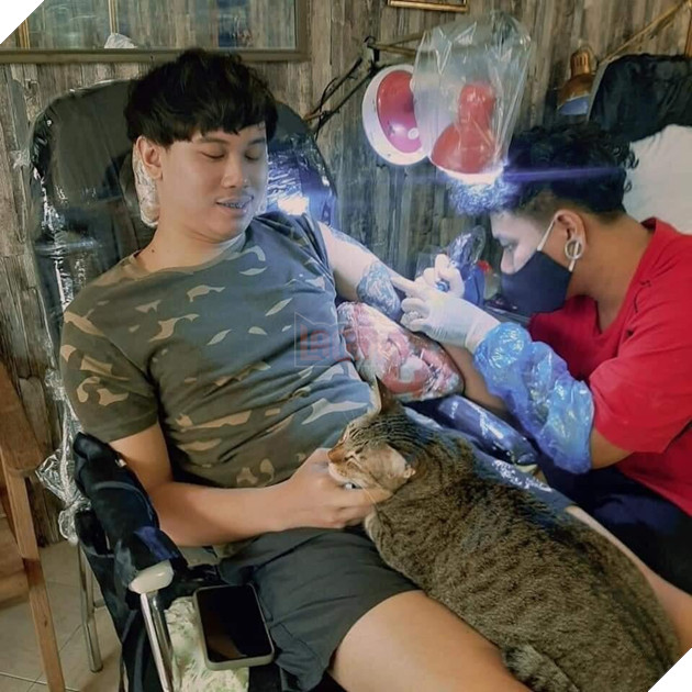 Karaoke tay vịn xưa rồi, bây giờ phải chơi cả tha thu tay vịn mới ngầu 4