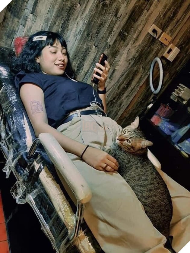 Karaoke tay vịn xưa rồi, bây giờ phải chơi cả tha thu tay vịn mới ngầu 6