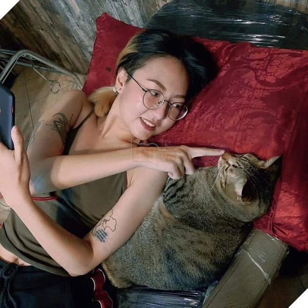 Karaoke tay vịn xưa rồi, bây giờ phải chơi cả tha thu tay vịn mới ngầu 10