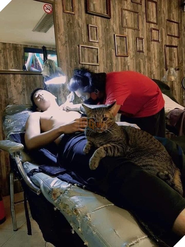 Karaoke tay vịn xưa rồi, bây giờ phải chơi cả tha thu tay vịn mới ngầu 14