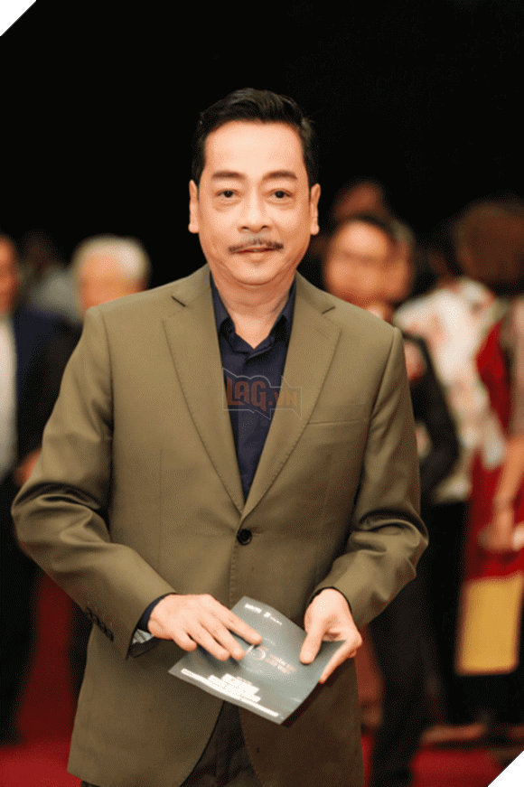 Những chi tiết trùng hợp đến rợn người trong vai diễn cuối cùng của cố NSND Hoàng Dũng 2