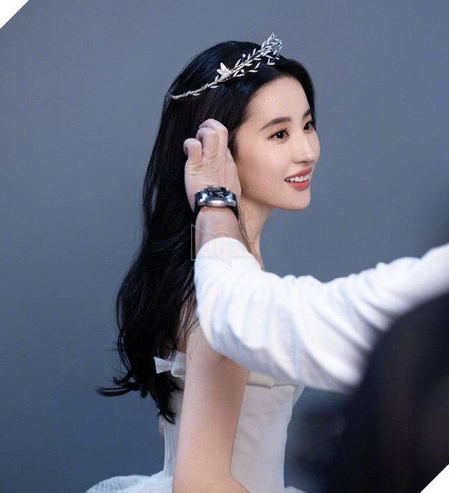 Nhan sắc Lưu Diệc Phi trong loạt ảnh hậu trường phim mới khiến nhiều người chú ý 3