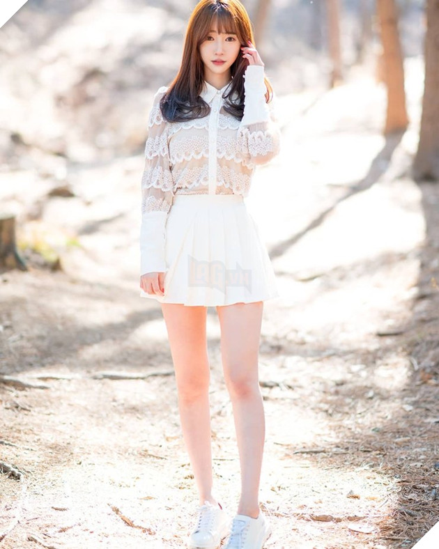 Chỉ với áo hai dây khoe vòng 1 khủng, nữ Streamer Hàn Quốc sexy kiếm hơn 3 tỷ VNĐ  2