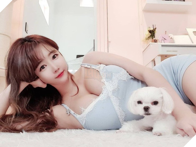 Chỉ với áo hai dây khoe vòng 1 khủng, nữ Streamer Hàn Quốc sexy kiếm hơn 3 tỷ VNĐ  4