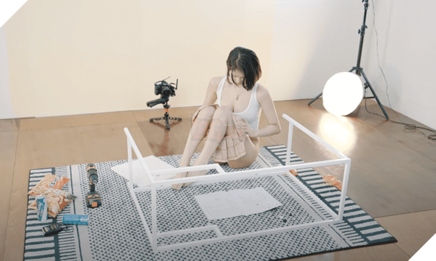 Nữ Youtuber mặc áo Tanktop sexy với đường khoét cổ khiến người xem ngộp thở 7