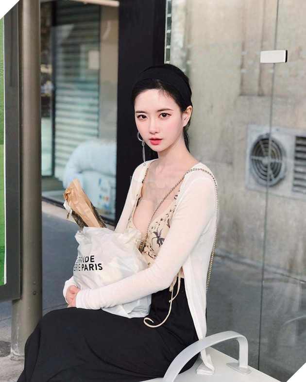 Nữ Streamer U30 với vòng 1 đẹp tự nhiên nhất gây bão cộng đồng mạng 3