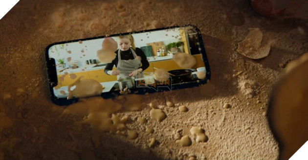 Apple tiết lộ độ bền màn hình Ceramic Shield của iPhone 12 trong quảng cáo mới nhất