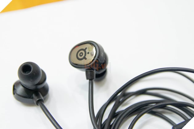 Trên tay nhanh SteelSeries TUSQ: Tai nghe gaming in-ear được hỗ trợ 2 microphone