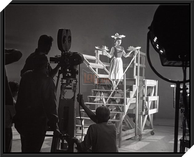 Loạt ảnh những diễn viên làm mẫu cho phim hoạt hình Cinderella ở hậu trường 18