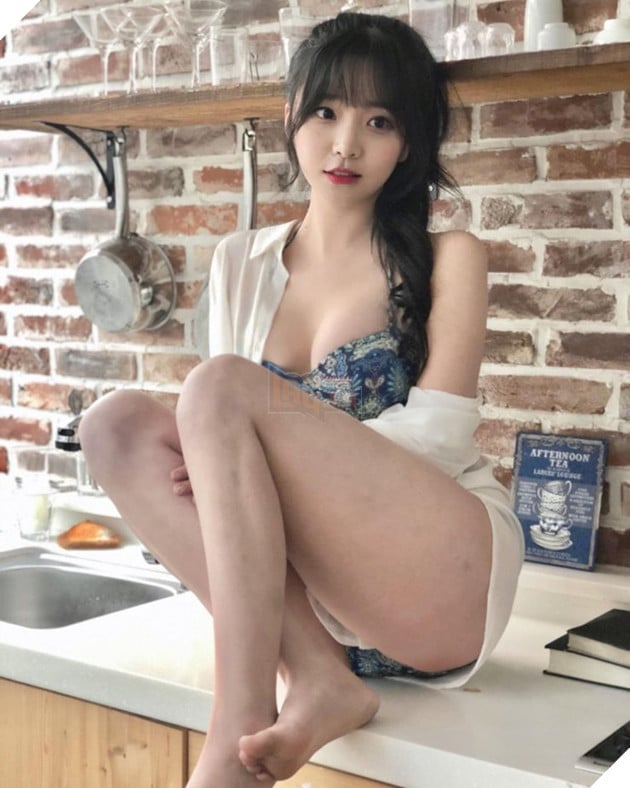 Bức xúc khi bị gắn mác 'trẻ con', nữ Streamer cắt váy khoe body 'người lớn' 7