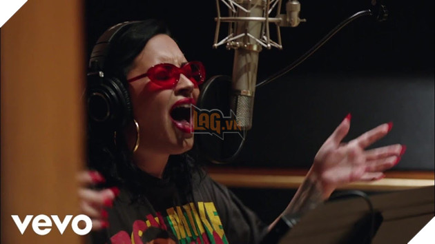 Demi Lovato gây sốc khi tiết lộ từng bị xâm hại tình dục qua bộ phim tài liệu cá nhân 3