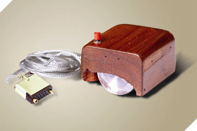 Cận cảnh hình ảnh con chuột máy tính đầu tiên với trái bowling to đùng ở giữa 2